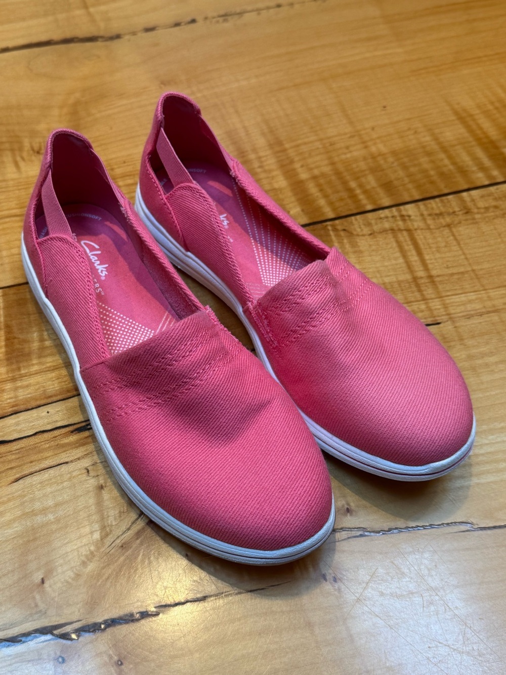 Clarks Women’s Breeze Steps Slip-On Canvas Shoes in Bright Coral (pink) NWOB
